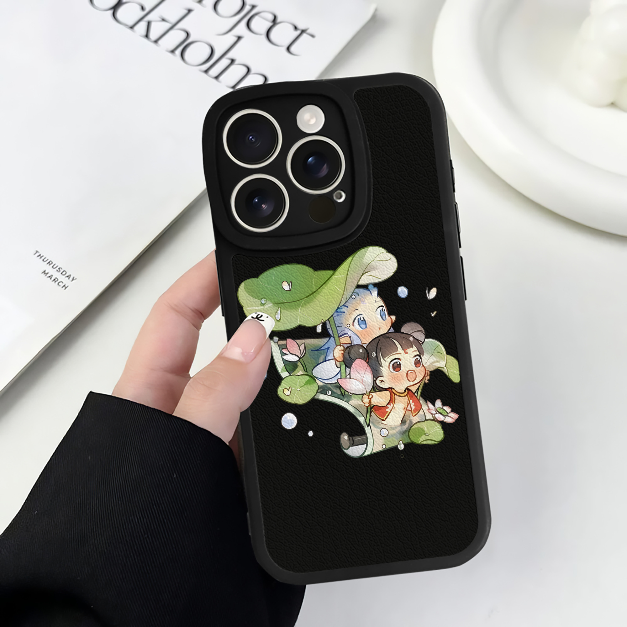 （画像用） Ne Zha 2 ナタ 魔童の大暴れ 【iPhone 16シリーズ対応】シリコンスマホケース（レザー調） 材質：シリコン